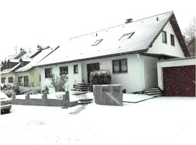 Zweifamilienhaus mit Sauna, Kamin und Einliegerwohnung in naturnaher Taunuslandschaft