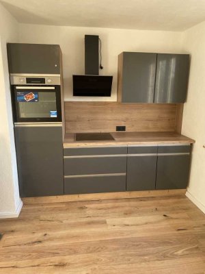 Hochwertig modernisierte 2,5 ZKB mit EBK und Balkon: stilvolle 2,5-Zimmer-Wohnung in Augsburg