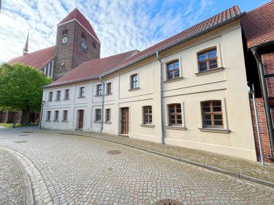 Teilsaniertes Mehrfamilienhaus in der historischen Innenstadt von Werben (Elbe)