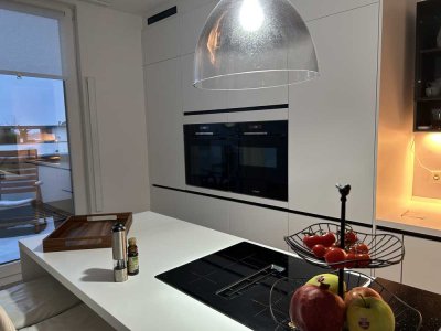 Sehr helle und sonnige 4-Zimmer DG-Maisonette Wohnung mit Terrasse und 2 Balkonen in FFM-Riedberg