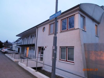 1 Zimmer-Whg in hellem Souterrain und EBK