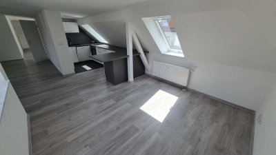 Charmante Dachgeschosswohnung mit Tageslichtbad, hochwertiger Einbauküche und gemütlicher Terrasse