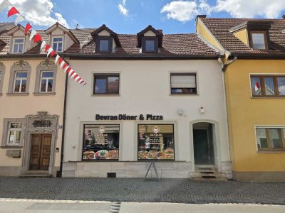 Charmantes Stadthaus mit Gewerbeeinheit, sowie blickgeschütztem Innenhof in zentraler Lage von Haß