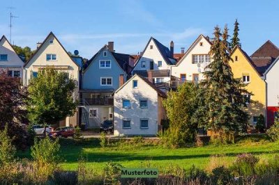 DG-Wohnung nebst Dachstudio und Garage