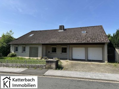 Attraktives Zwei- bis Dreifamilienhaus mit Doppelgarage in guter Lage in Osterode am Harz