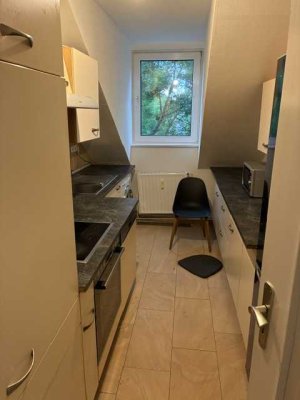 5-Zimmer-Wohnung ab sofort zu vermieten. Bitte nur ruhige Mieter und solvente  Interessenten melden.