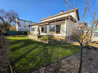 BIETERVERFAHREN: Großzügiges und repräsentatives Einfamilienhaus mit vielen Optionen der Gestaltung