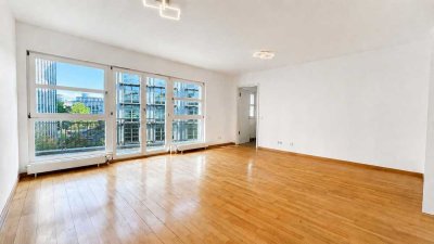 *In bester Lage* 
Barrierefreie 2-Zimmer-Wohnung mit Balkon, Parkett & TG-Stellplatz 
Westend - Sü