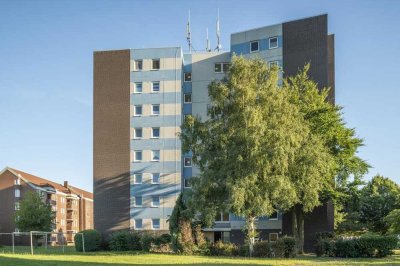 Modernisierte 4-ZKB-Balkonwohnung im Hochhaus in Heppens zu vermieten!