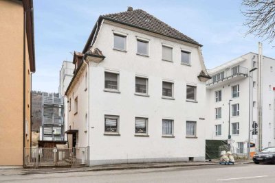8,53 % Renditewunder in charmantem 4-Parteien-Haus; mit Entwicklungspotential!