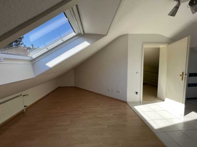 Schöne 1. Zimmer Dachwohnung - nahe Hochschule / Helius Klinik / Goldschmiede-Schule