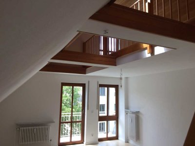 Helle, ruhige 2,5 Zimmer Galeriewohnung mit zwei Südbalkonen
