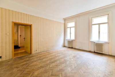 Charmante Altbauwohnung in einer der Bestlagen Badens - mit Terrasse und Aufzug - sanierungsbedürftig mit viel Potential