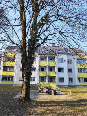 Helle schöne 1 Zimmerwohnung mit großer Loggia