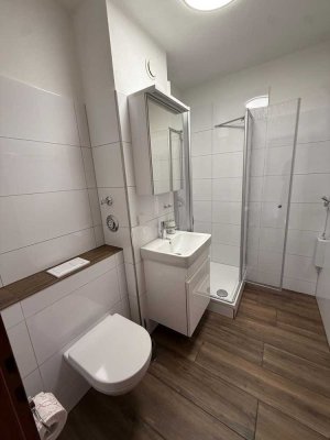 Bezugsfertig! Charmante 2-Zimmer-Wohnung mit großem Balkon & TG-Stellplatz in Weinheim