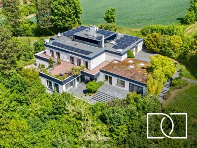 Alleinlage mit Panoramablick! Luxuriöse Architektenvilla mit Schwimmhalle und 7.847 m² Grundstück