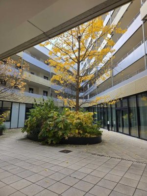 Erstbezug nach Renovierung: Barrierefreie Seniorenwohnung mit Loggia nähe Opernhaus