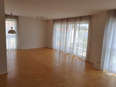 Stilvolle, neuwertige 4-Raum-Wohnung mit gehobener Innenausstattung mit EBK in Nürtingen