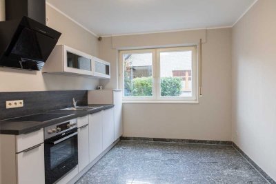 Schöne und gepflegte 2-Zimmer-Erdgeschosswohnung mit geh. Innenausstattung mit gr. Terrasse und EBK