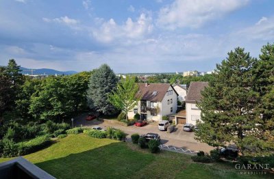 * 2,5 Zimmer mit tollem Weitblick ins Grüne und gemütlicher Loggia *