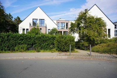 Attraktive 3,5-Zimmer-Dachgeschosswohnung: Taunusblick, 3 Balkone, ausgebauter Spitzboden