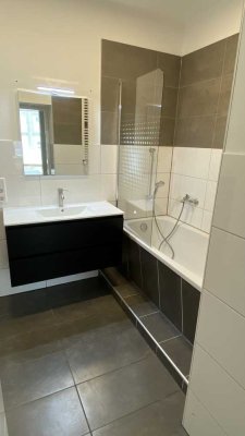 Helle 3-Zimmer-Wng mit EBK (auch möbliert möglich)