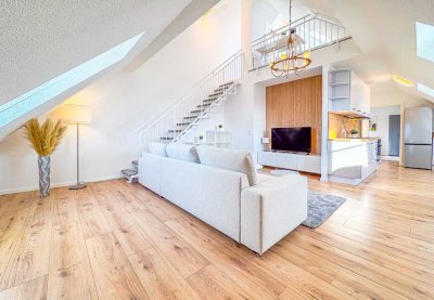 Neu sanierte DG-Maisonette-Wohnung mit Galerie & Lift* neu modern möbliert + TV* EBK * TG * Zentrum!