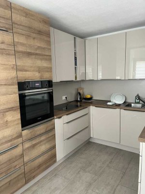 840 € - 59 m² - 2.0 Zi.
Schöne helle zwei Zimmer Wohnung mit Tiefgaragenstellplatz