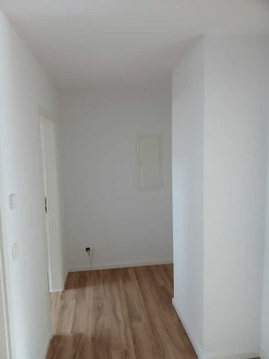Ansprechende und sanierte 3-Zimmer-DG-Wohnung mit gehobener Innenausstattung mit Balkon in Moers