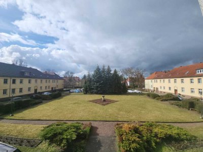Großzügige 4,5-Zimmer-Wohnung, Einbauküche, Garten, Keller und Parkplatz in Dessau/ Ziebigk-Siedlung