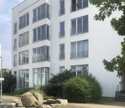 3 Zimmerwohnung mit bodentiefen Fenstern zentral und im Grünen