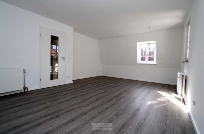 Neu sanierte 3,5 ZKB-Wohnung mit kleinem Balkon in kleinem Ensemble