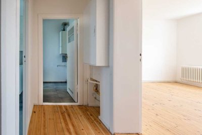 Kernsanierte 2-Zimmer-Wohnung mit Balkon in denkmalgeschütztem Altbau in Berlin-Reinickendorf