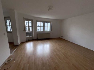Helle Wohnung mit Balkon im EG