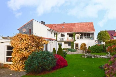 Gemütliche Doppelhaushälfte mit viel Potenzial und park ähnlich angelegtem Garten in Hagenburg!