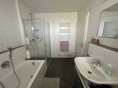 Geschmackvolle, gepflegte 3-Zimmer-Wohnung mit geh. Innenausstattung mit Balkon und EBK