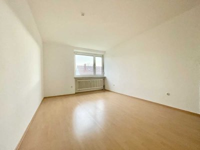 Große & helle 2-Zimmer-Wohnung mit ca. 51,8 qm im obersten Stock