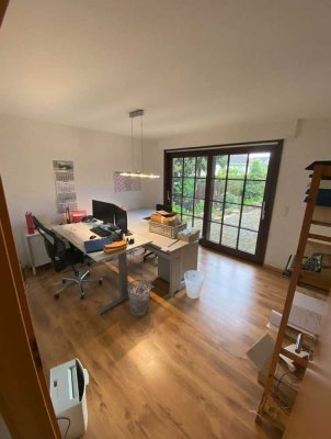 Freundliche 3-Zimmer-EG-Wohnung mit gehobener Innenausstattung mit Einbauküche in Wallenhorst