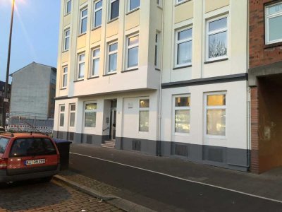 Kiel - Sachaustr. 6: Nette 3 Zimmer Mietwohnung im 4. 0G mit Balkon