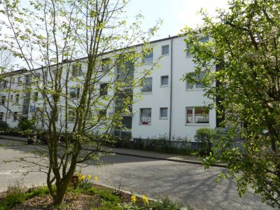 Schöne 4 Zimmerwohnung mit kleinem Balkon in Düsseldorf-Knittkuhl.