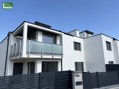 Modernes Reihenhaus in Ruhelage. Terrassen, Garten, Balkon. Perfekte Raumaufteilung. Große Dachterrasse und 2 Parkplätze.