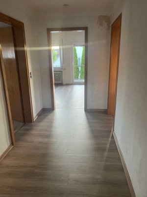 Gemütliche Dachgeschosswohnung mit 3,5 Zimmern in ruhiger Lage von Hamm (Sieg)