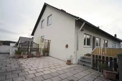 Großzügige 6-Zimmer-Maisonette (152 m²) mit Balkon & Garage in Homburg