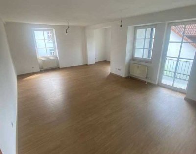 Helle 3-Zimmer Wohnung in Steinen 100 m² mit Balkon und 2 Stellplätzen