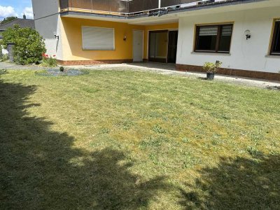 Etagenwohnung, Holzkaminofen, Rasenfläche, Terrasse, Garage...
