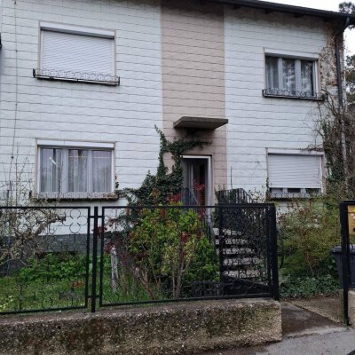 Sehr geräumiges Einfamilienhaus in Grün- Ruhelage/ Sackgasse
