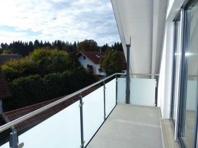 Exklusive 3-Zimmer-DG-Wohnung mit Balkon und EBK in Geretsried