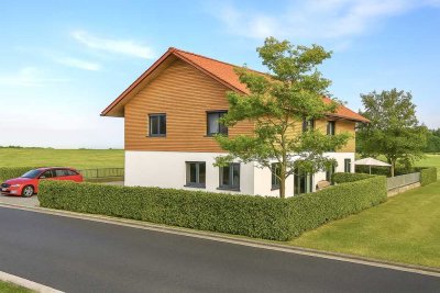 Leben zwischen See und Alpen -  Neubau-Doppelhaushälfte inklusive Grundstück nahe Chiemsee