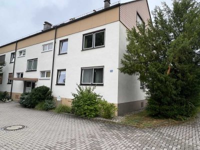 Perfekt geschnittene 4-Zimmer-Wohnung im Hintergebäude direkt am Hofgarten