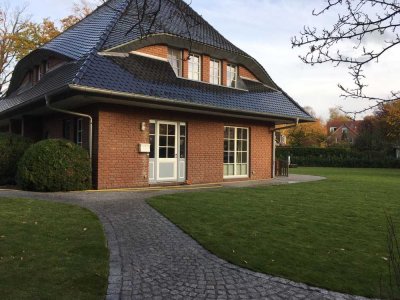 Vollständig renovierte 3-Zimmer-Wohnung mit Terrasse und Einbauküche in Norderstedt-Glashütte